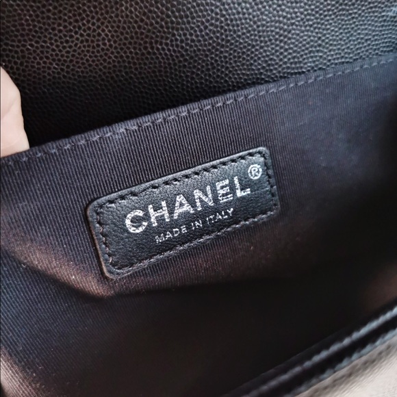 Classic Chanel Caviar microchipped medium Boy Bag - Picture 11 of 12